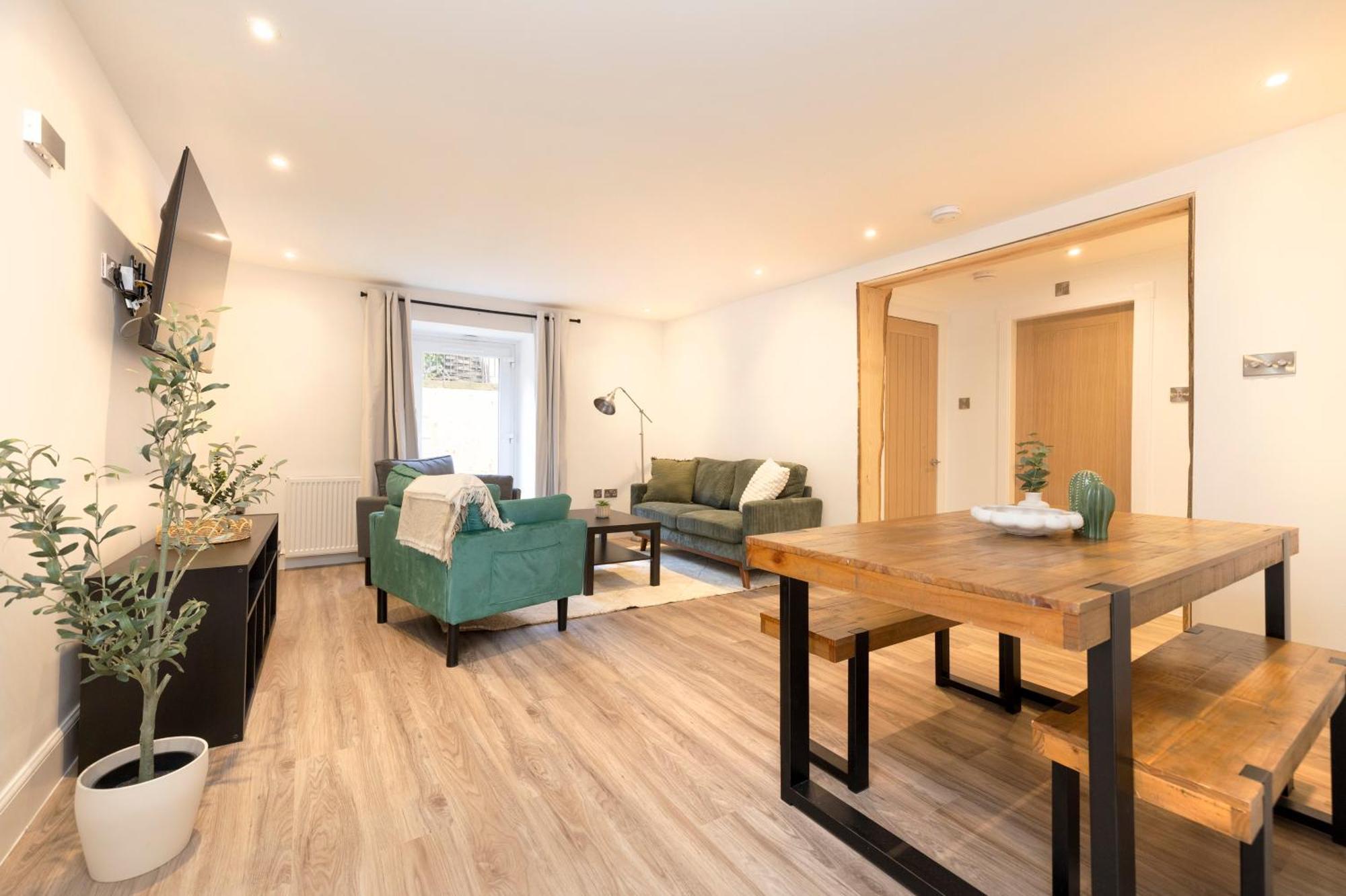 Joivy 3Br Flat In Haymarket With Free Parking Edinburgh Exterior photo