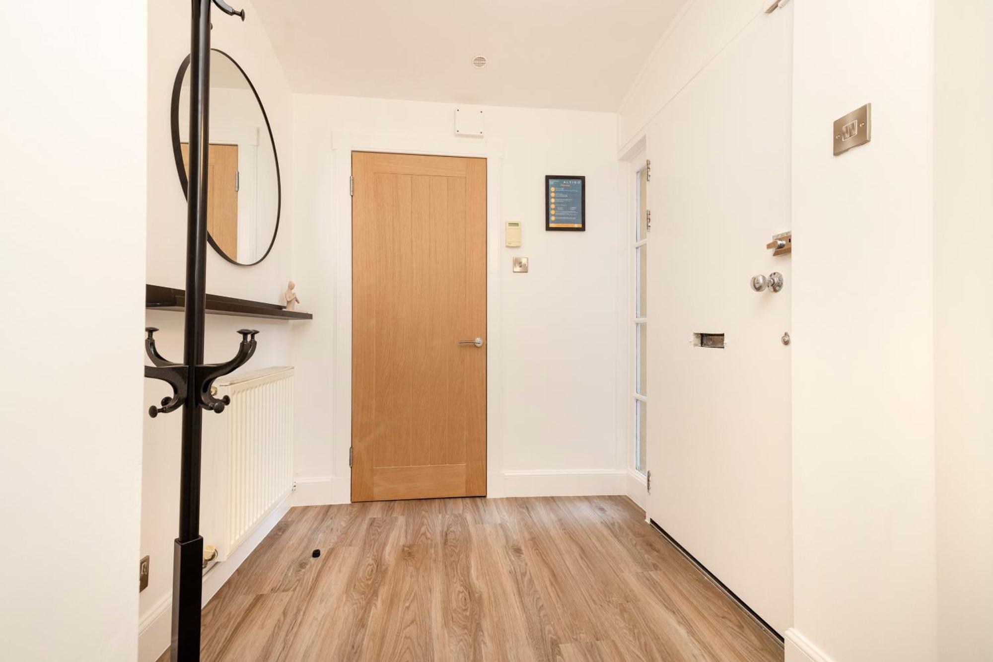 Joivy 3Br Flat In Haymarket With Free Parking Edinburgh Exterior photo