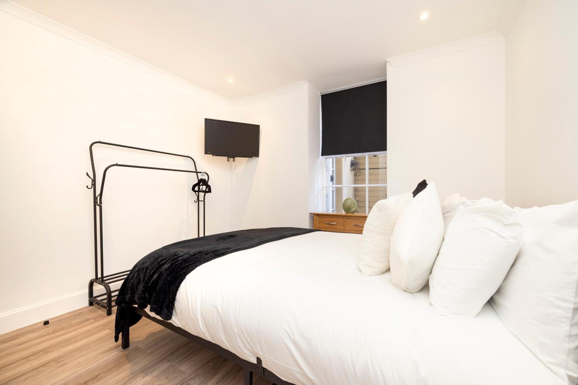 Joivy 3Br Flat In Haymarket With Free Parking Edinburgh Exterior photo