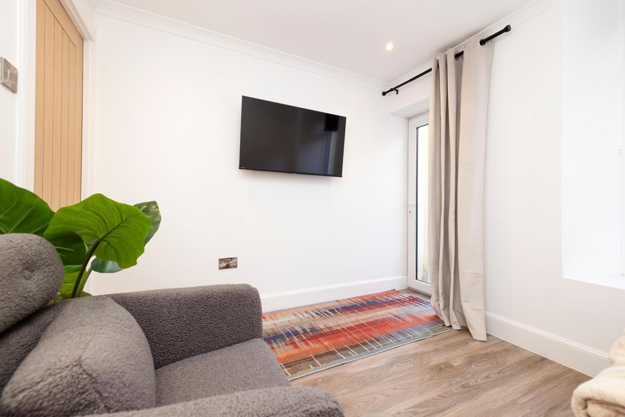 Joivy 3Br Flat In Haymarket With Free Parking Edinburgh Exterior photo