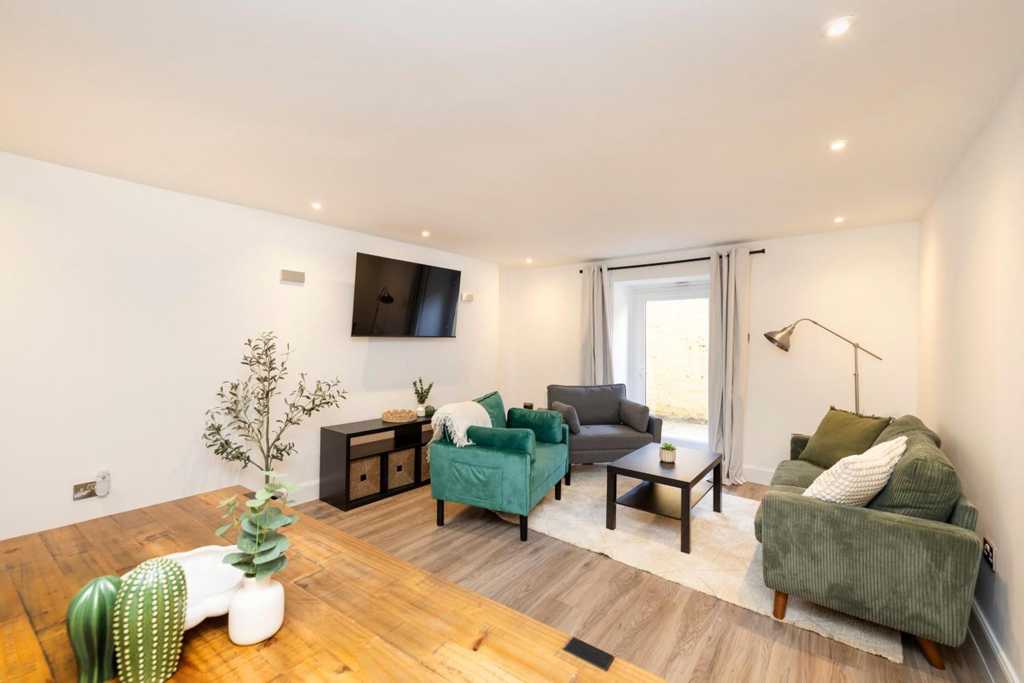 Joivy 3Br Flat In Haymarket With Free Parking Edinburgh Exterior photo
