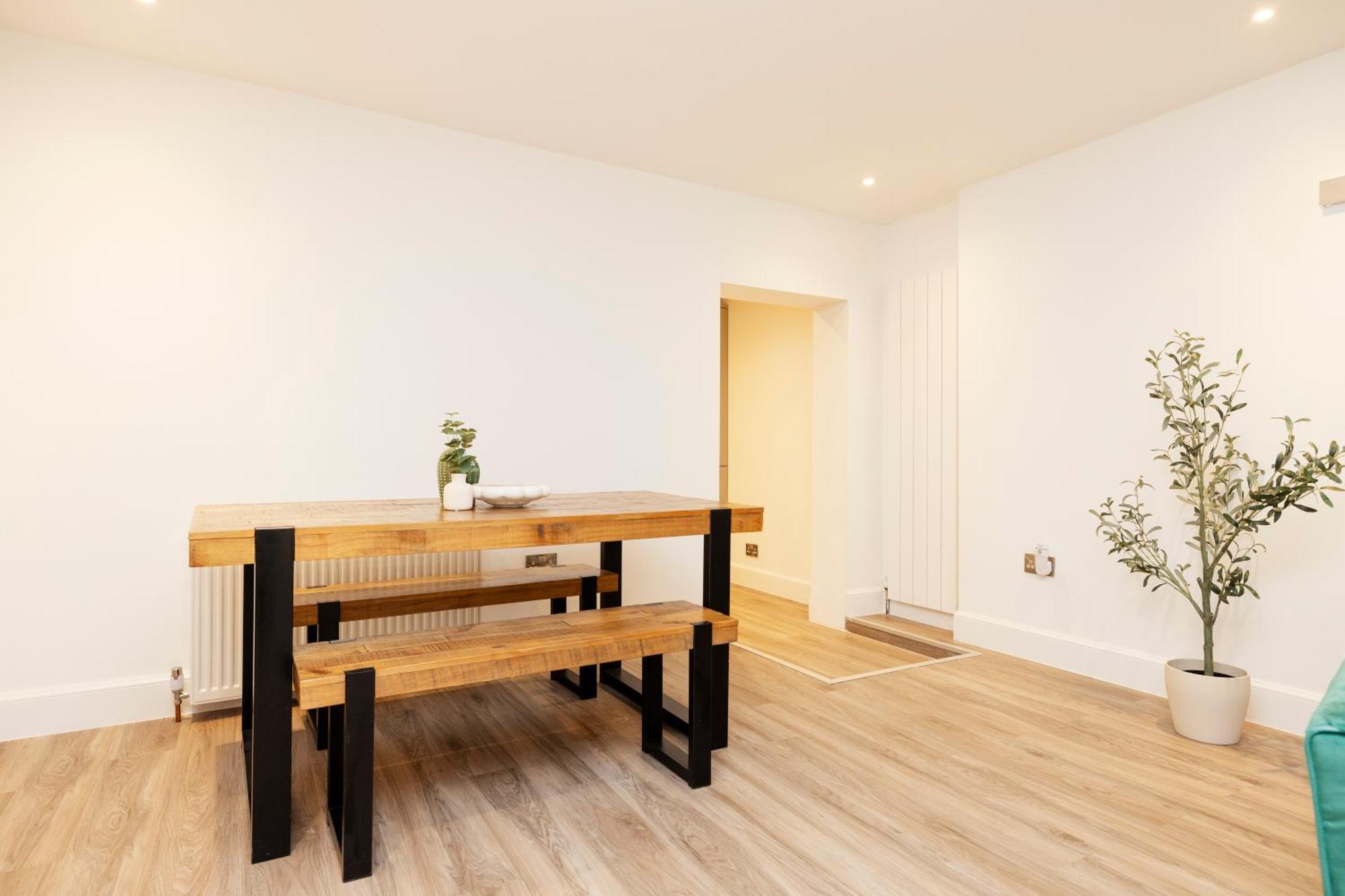 Joivy 3Br Flat In Haymarket With Free Parking Edinburgh Exterior photo