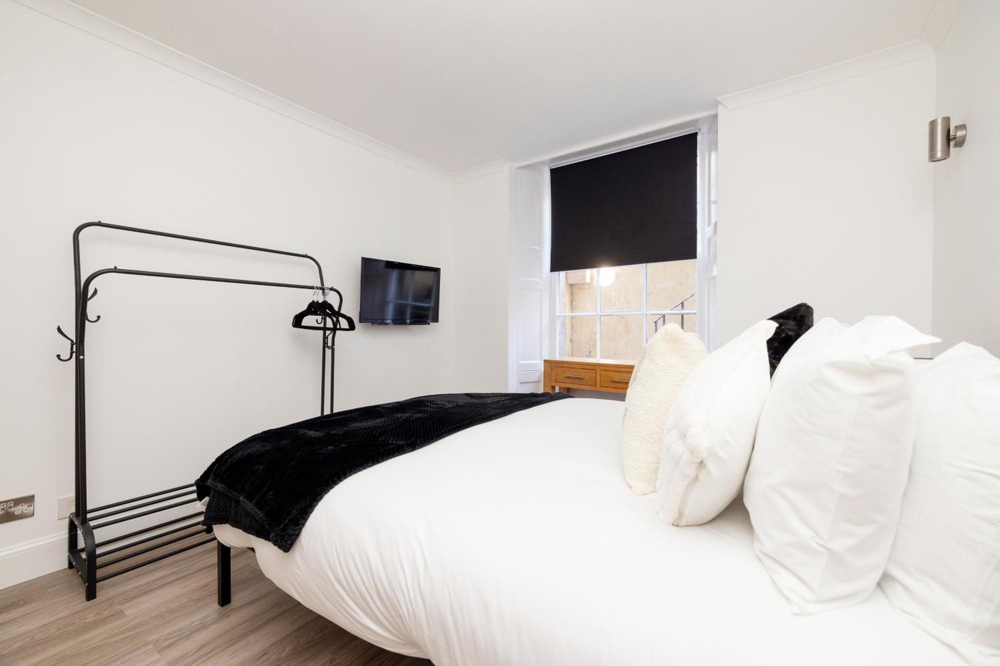 Joivy 3Br Flat In Haymarket With Free Parking Edinburgh Exterior photo