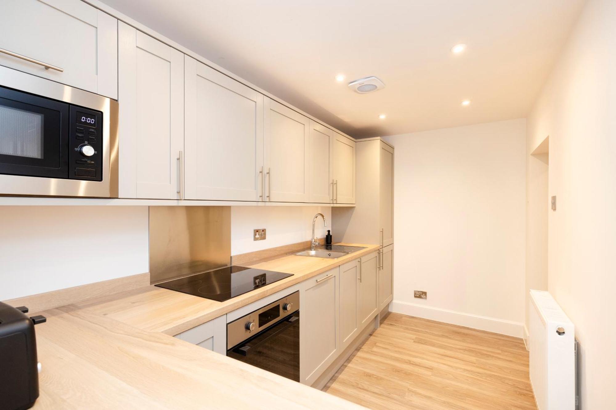 Joivy 3Br Flat In Haymarket With Free Parking Edinburgh Exterior photo