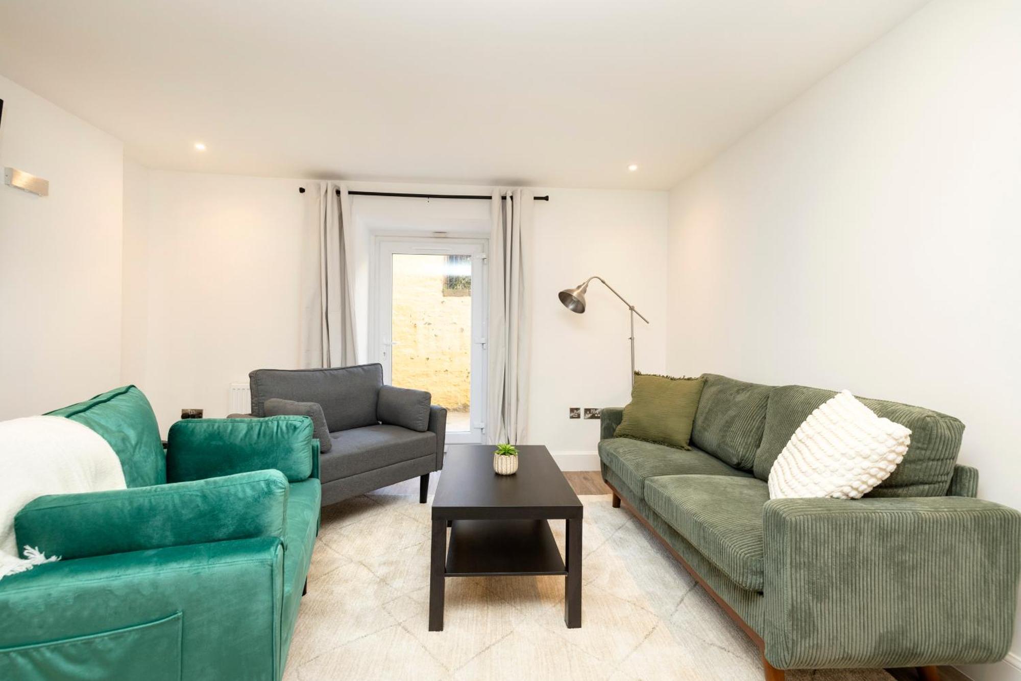 Joivy 3Br Flat In Haymarket With Free Parking Edinburgh Exterior photo