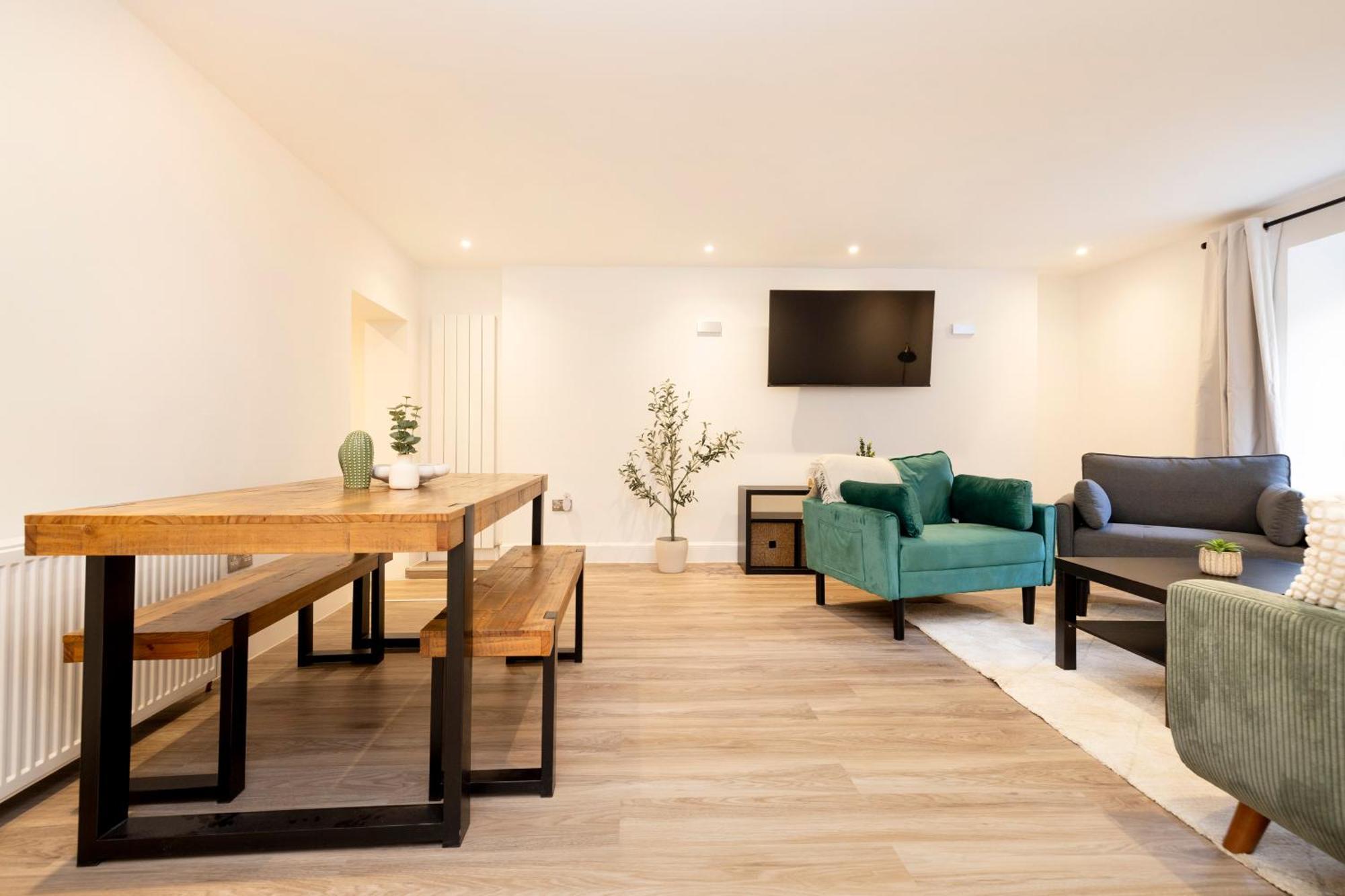 Joivy 3Br Flat In Haymarket With Free Parking Edinburgh Exterior photo