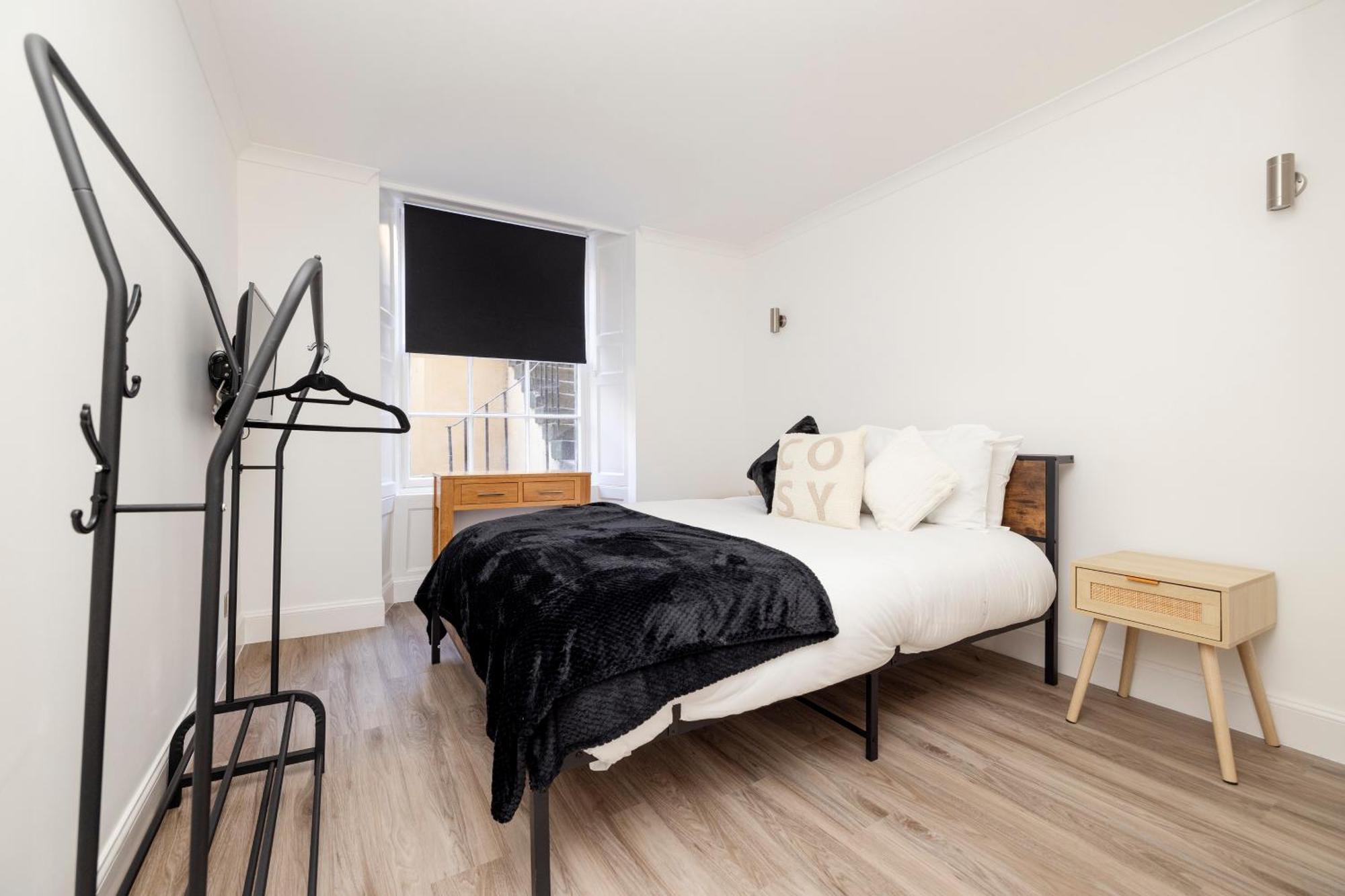 Joivy 3Br Flat In Haymarket With Free Parking Edinburgh Exterior photo