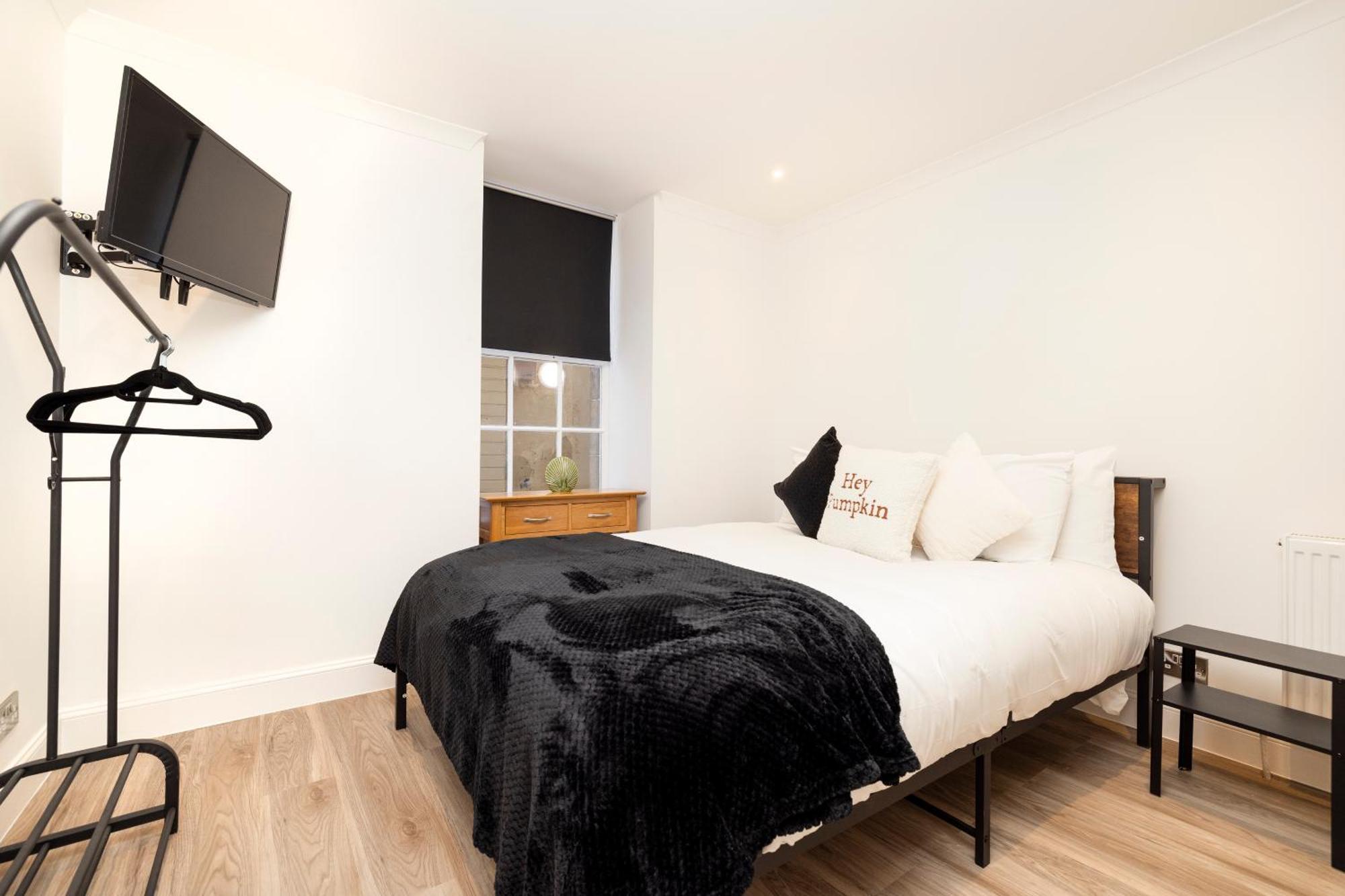 Joivy 3Br Flat In Haymarket With Free Parking Edinburgh Exterior photo