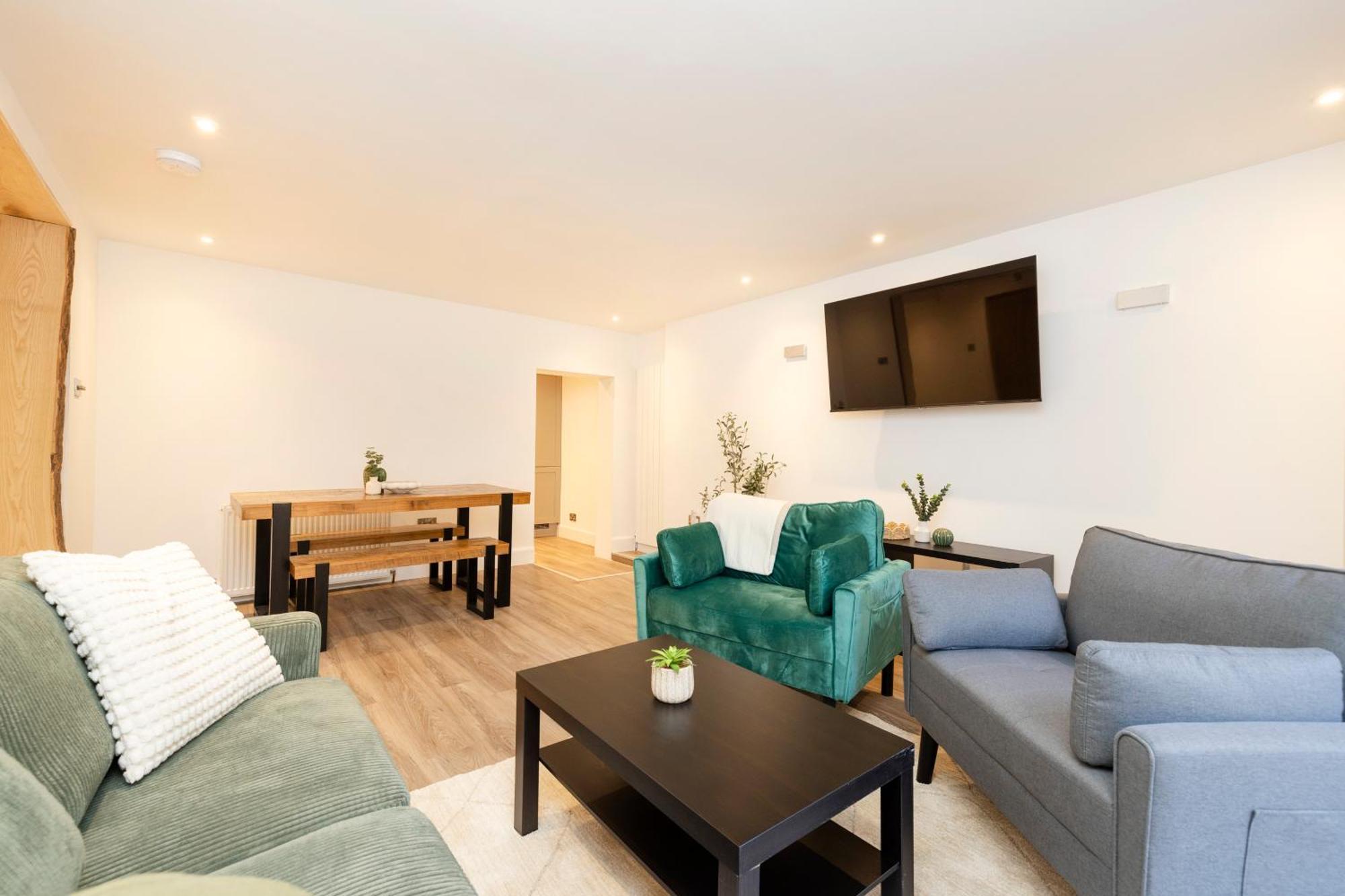 Joivy 3Br Flat In Haymarket With Free Parking Edinburgh Exterior photo
