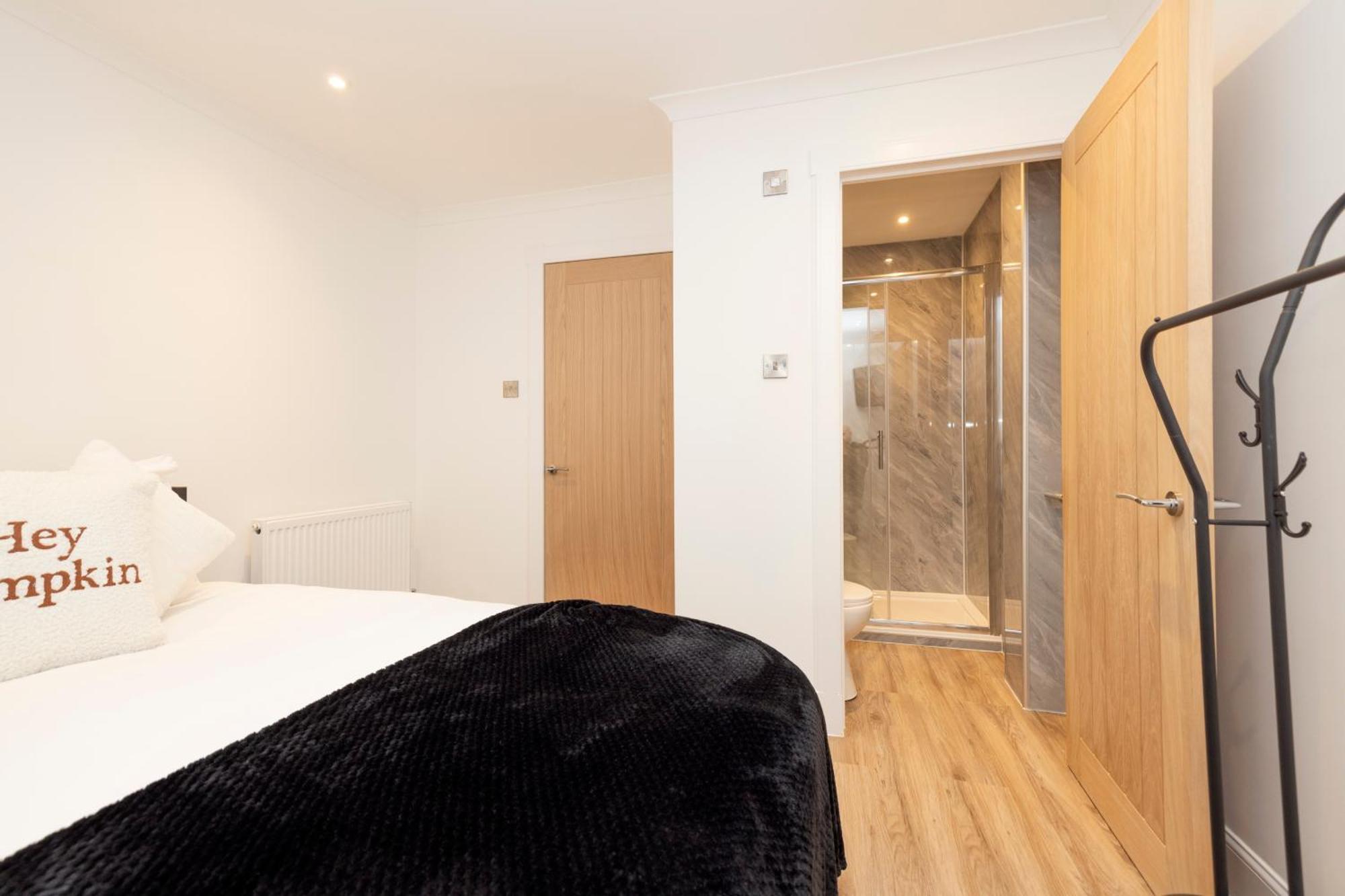 Joivy 3Br Flat In Haymarket With Free Parking Edinburgh Exterior photo