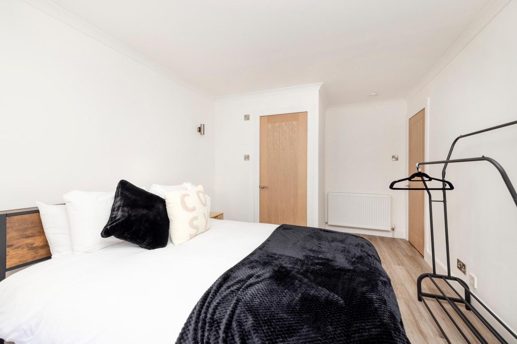 Joivy 3Br Flat In Haymarket With Free Parking Edinburgh Exterior photo