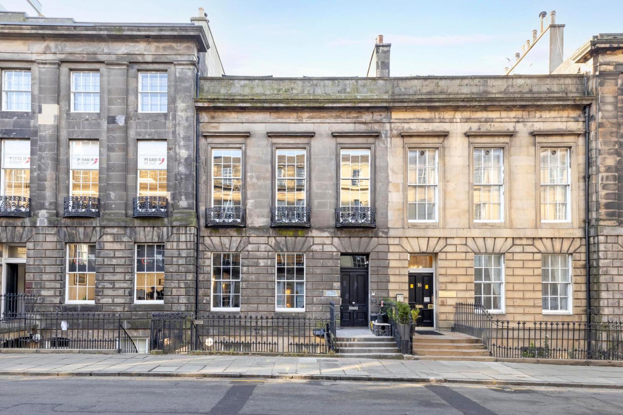 Joivy 3Br Flat In Haymarket With Free Parking Edinburgh Exterior photo